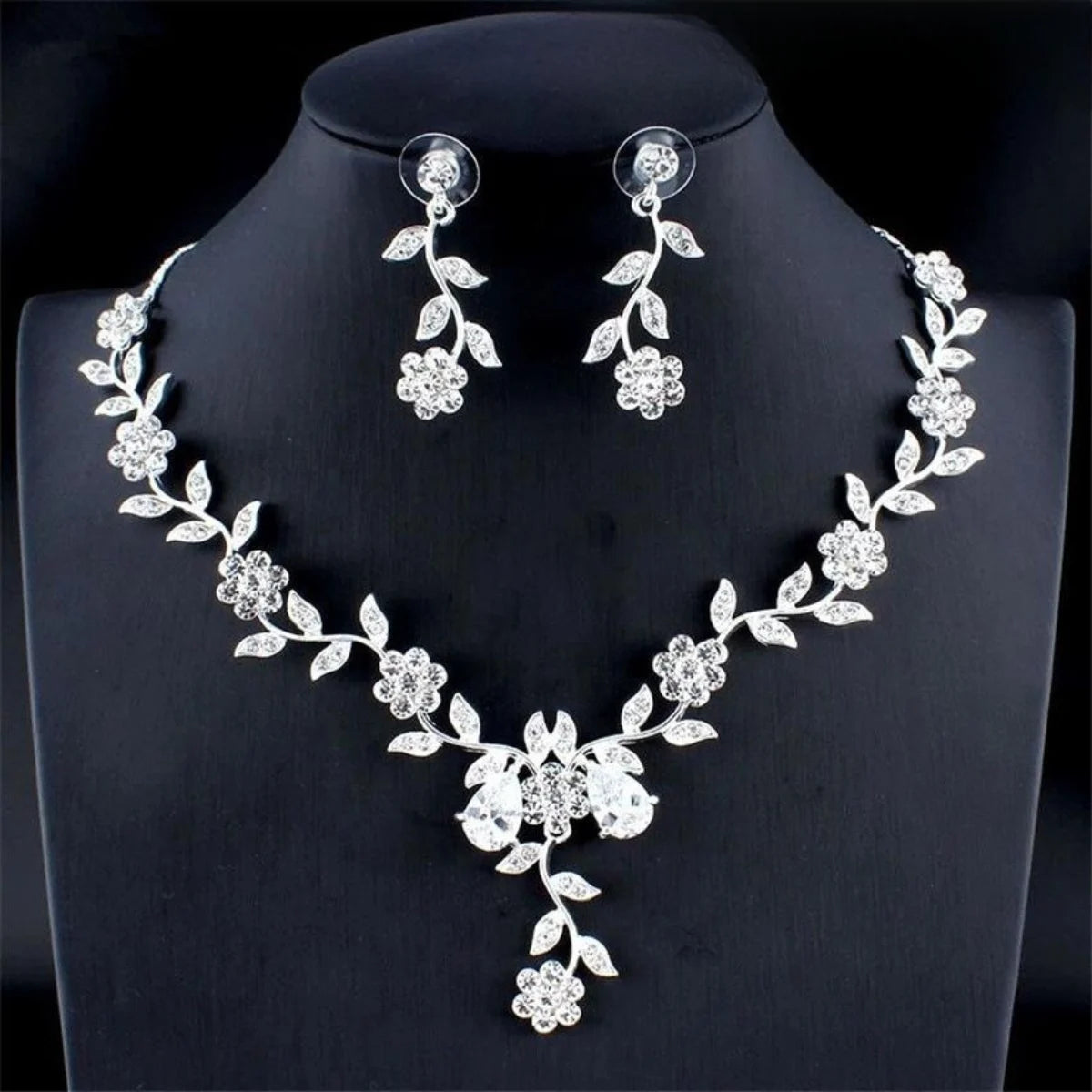 3PC Women's Fashion Trend Small Flower Water Drop Necklace Earrings Jewelry Set Wedding Banquet Party Festival Gift